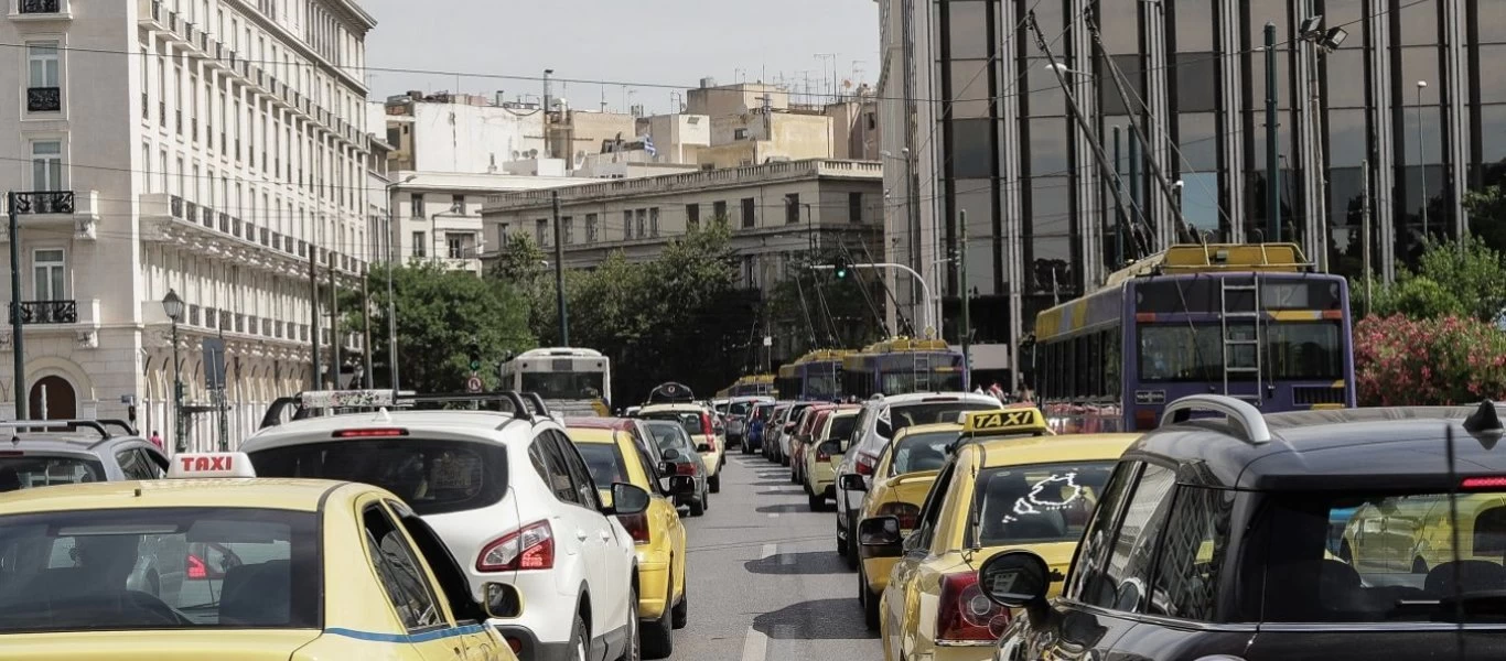 Στο «κόκκινο» η κίνηση - Δείτε σε ποιους δρόμους έχει μποτιλιάρισμα (φώτο)